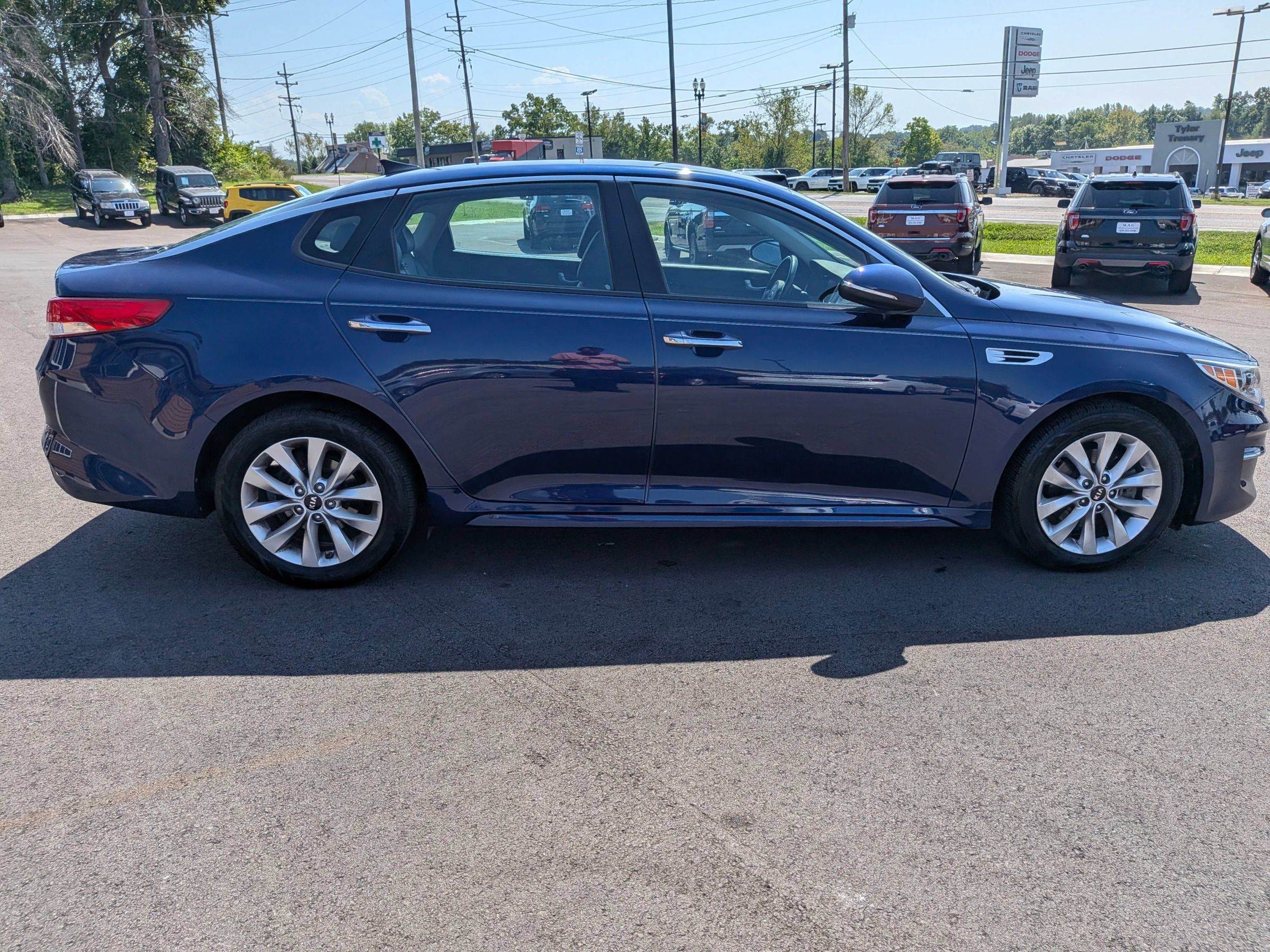 Used 2016 Kia Optima EX w/ Premium Package FWD image 7