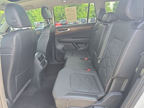 Used 2024 Volkswagen Atlas SE AWD/4WD image 13