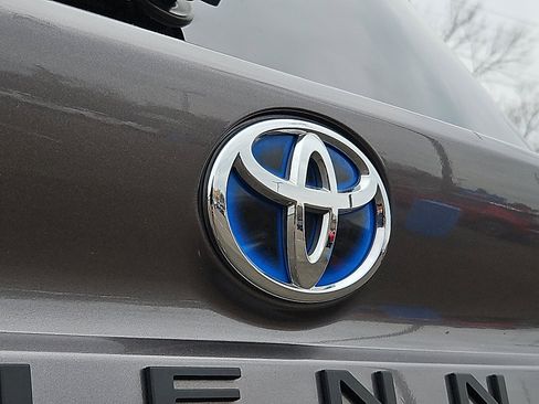 Used 2021 Toyota Sienna XLE image 31