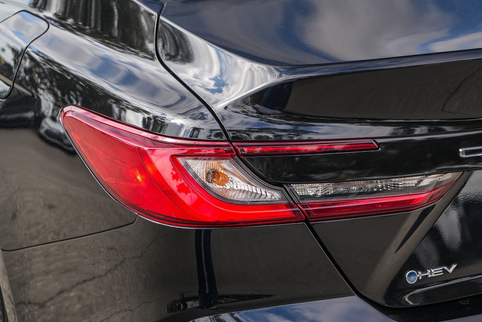 Used 2025 Toyota Camry LE FWD image 9