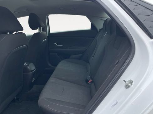Used 2024 Hyundai Elantra SE FWD image 13