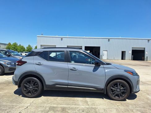Used 2023 Nissan Kicks SR w/ SR Premium Package FWD image 6