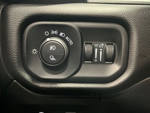 Used 2025 RAM 1500 Big Horn AWD/4WD image 32
