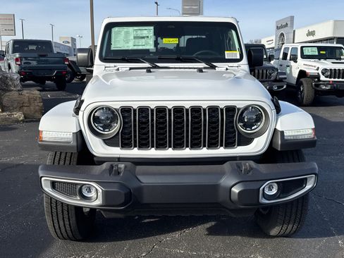 New 2026 Jeep Gladiator Sport AWD/4WD image 2