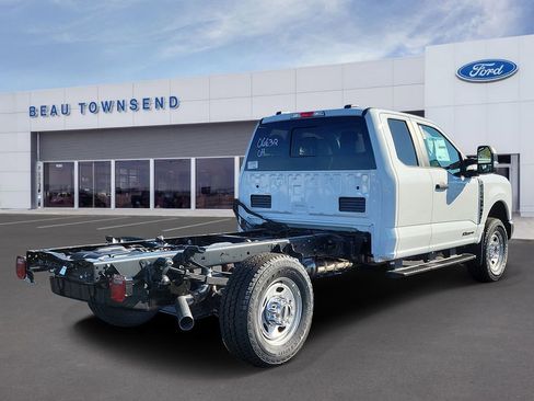 New 2026 Ford F350 XL w/ XL Chrome Package image 4
