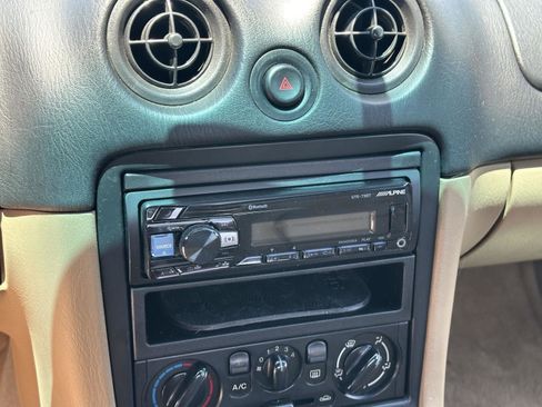 Used 1999 MAZDA MX-5 Miata RWD image 11