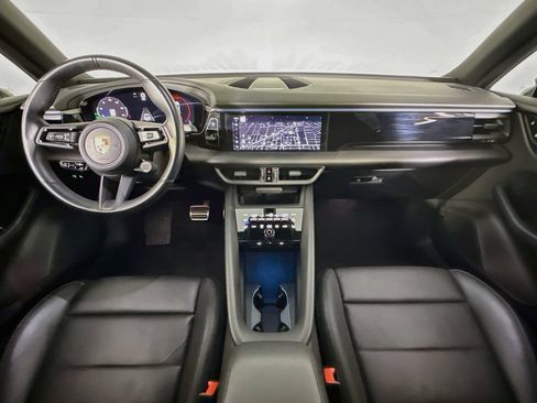 Certified 2025 Porsche Macan 4S Electric AWD/4WD image 11