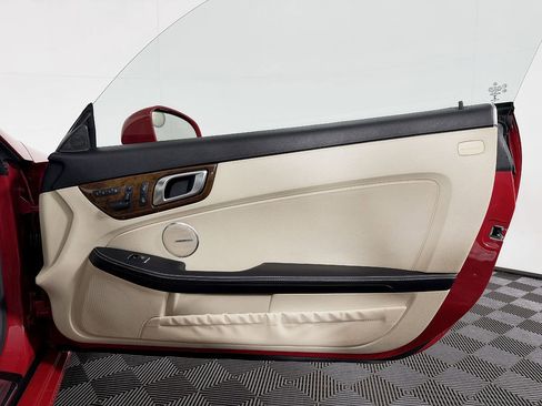 Used 2015 Mercedes-Benz SLK 250 image 39