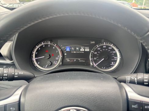Used 2025 Toyota Highlander LE FWD image 42