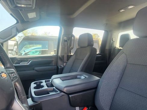 Used 2025 Chevrolet Silverado 2500 LT w/ Convenience Package image 15