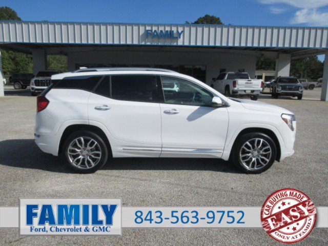 Used 2024 GMC Terrain Denali w/ Denali Premium Package AWD/4WD image 1