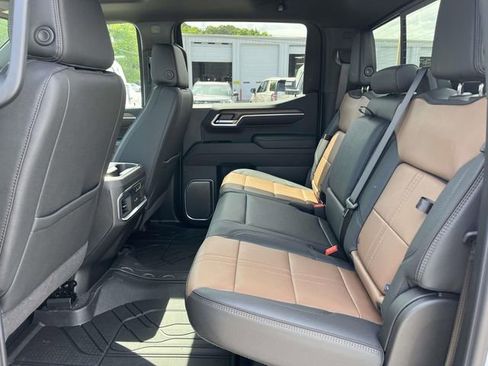 New 2026 Chevrolet Silverado 1500 High Country AWD/4WD image 9