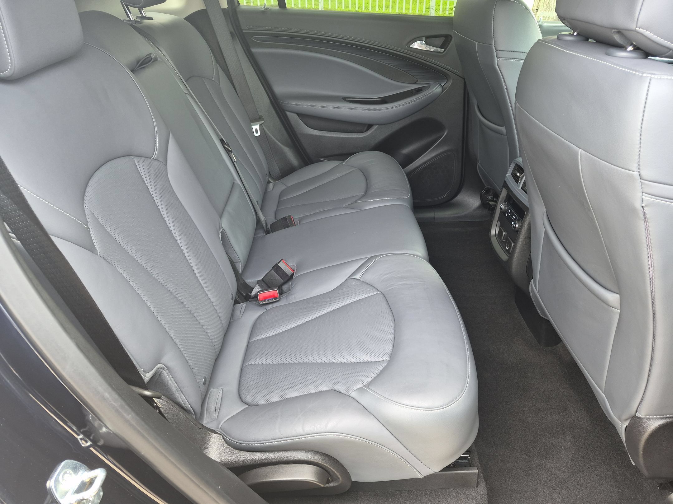 Used 2020 Buick Envision Essence FWD image 32