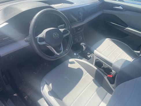 Used 2022 Volkswagen Taos SE w/ Panoramic Sunroof Package image 9