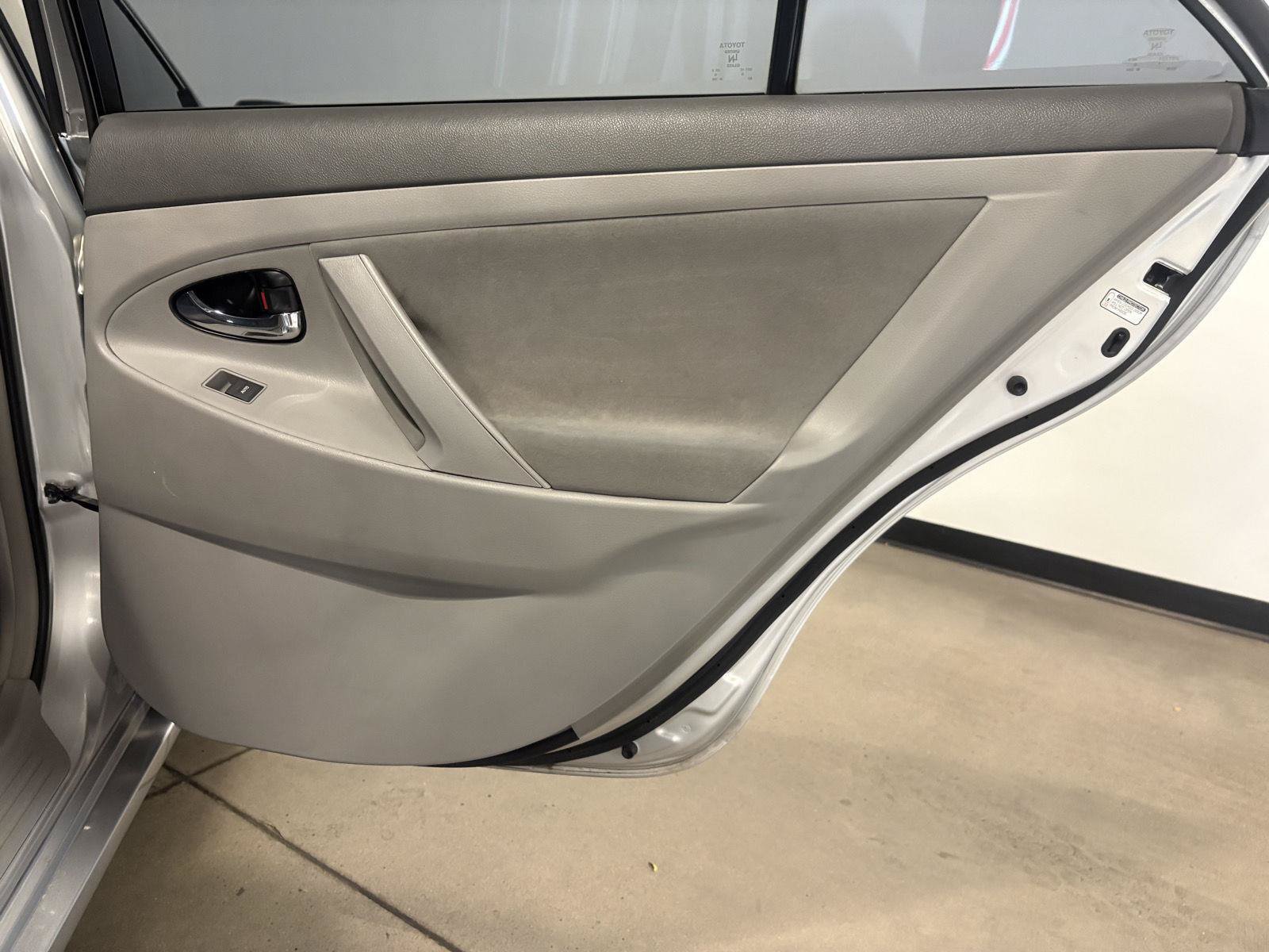 Used 2011 Toyota Camry LE FWD image 38