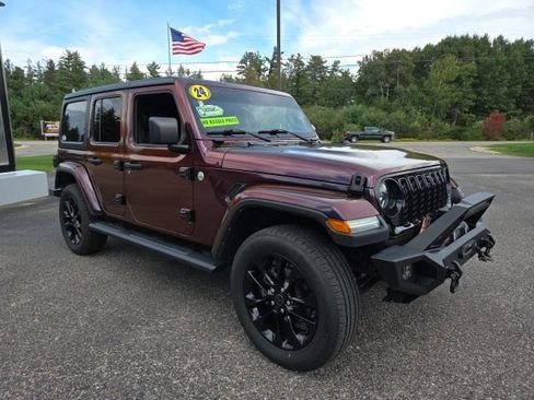Used 2024 Jeep Wrangler Unlimited Sahara w/ Technology Group AWD/4WD image 1