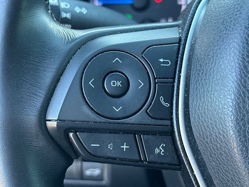 Used 2022 Toyota Venza LE image 36