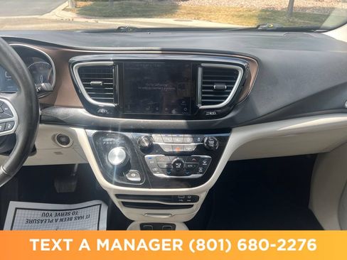 Used 2018 Chrysler Pacifica Touring-L w/ Advanced Safetytec Group FWD image 17
