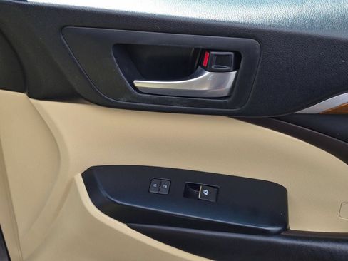 Used 2017 Toyota Highlander Limited FWD image 33