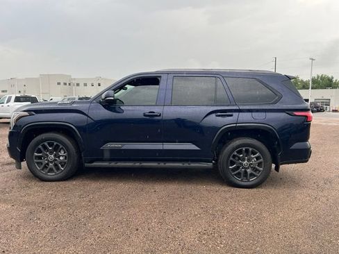 Used 2024 Toyota Sequoia Platinum AWD/4WD image 2
