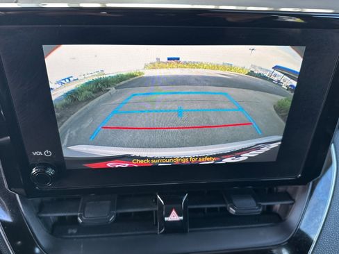 Used 2025 Toyota Corolla LE image 21