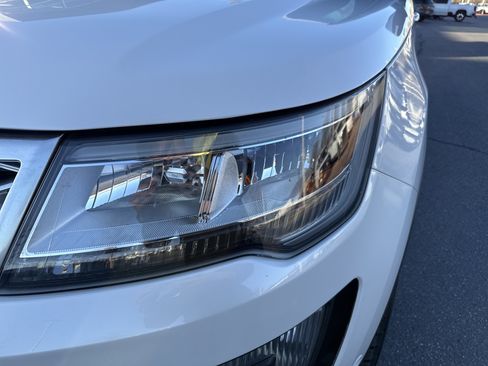 Used 2016 Ford Explorer Platinum image 11