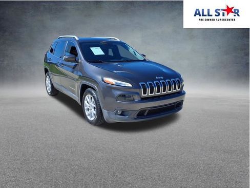 Used 2017 Jeep Cherokee Latitude FWD image 1