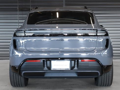 New 2025 Porsche Macan Turbo Electric image 9