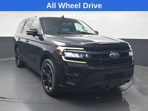 Used 2023 Ford Expedition Limited AWD/4WD image 2