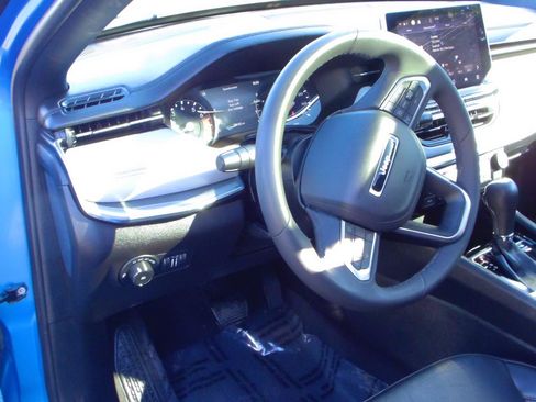 Used 2023 Jeep Compass Limited w/ Sun and Sound Group AWD/4WD image 5