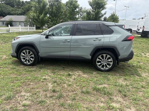 Used 2021 Toyota RAV4 XLE Premium AWD/4WD image 8