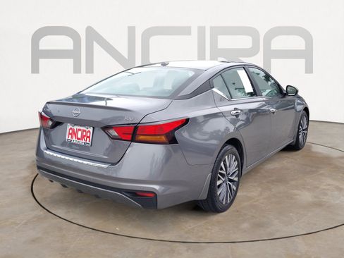 Used 2023 Nissan Altima 2.5 SV FWD image 12