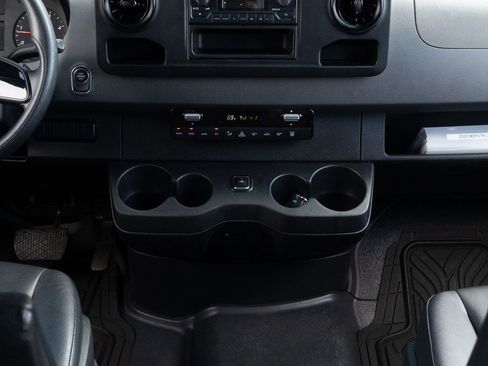 Used 2020 Mercedes-Benz Sprinter 2500 image 28