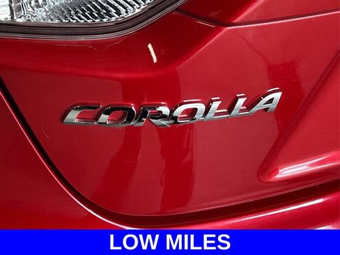 Used 2021 Toyota Corolla LE image 12
