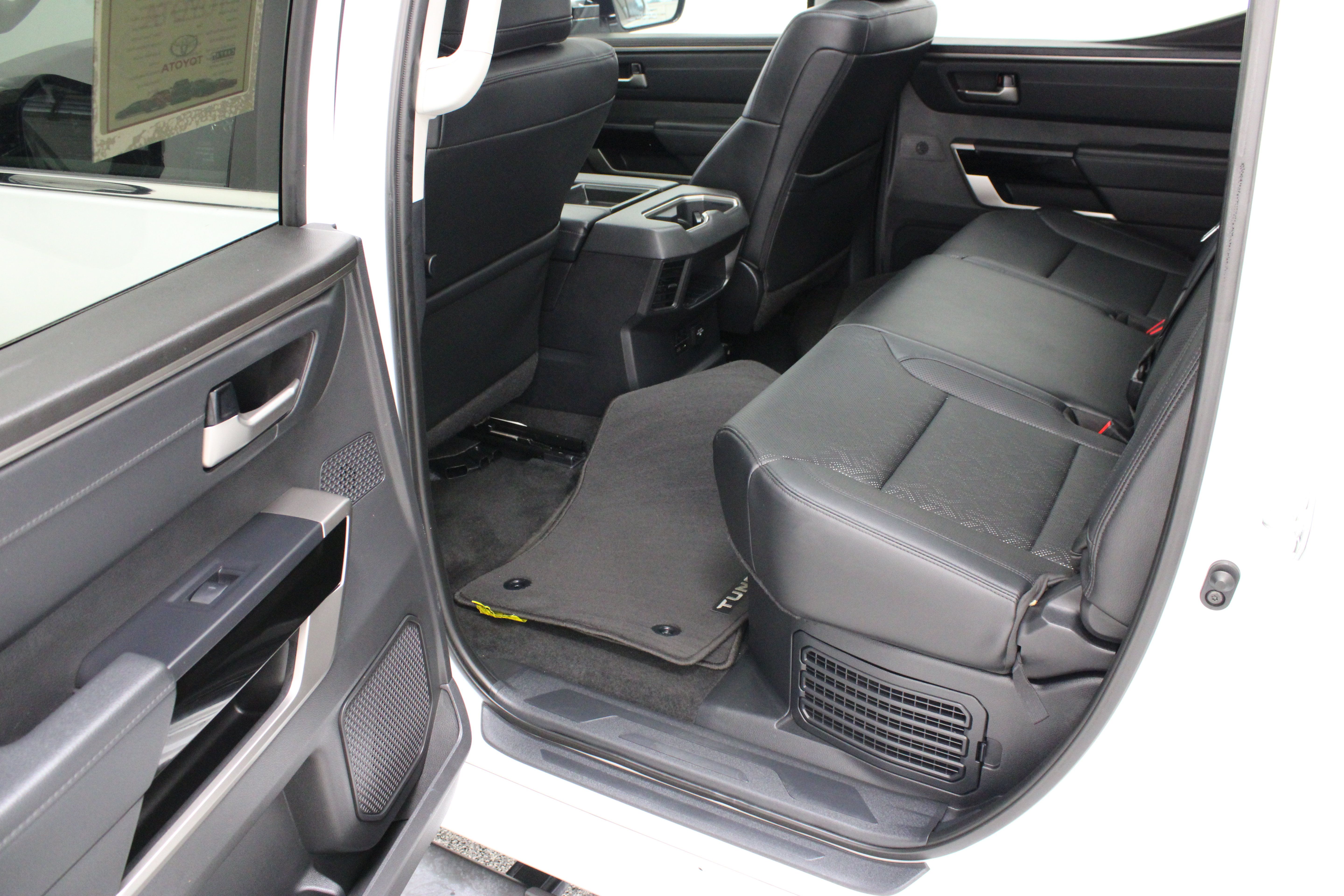 Used 2024 Toyota Tundra Limited w/ Power Package AWD/4WD image 32
