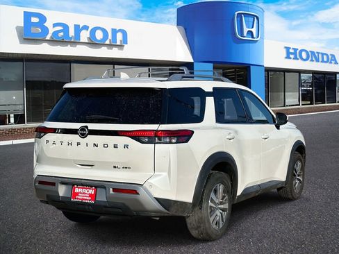 Used 2023 Nissan Pathfinder SL AWD/4WD image 5