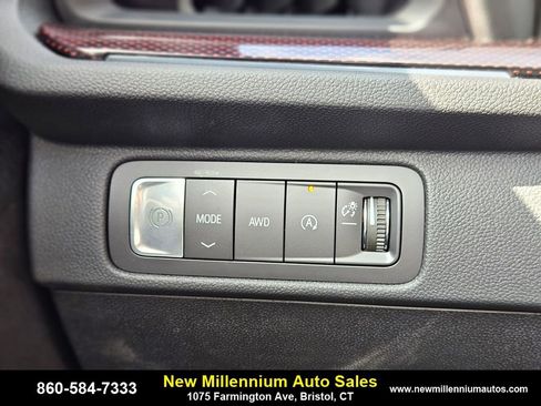 Used 2025 Chevrolet Traverse RS image 12