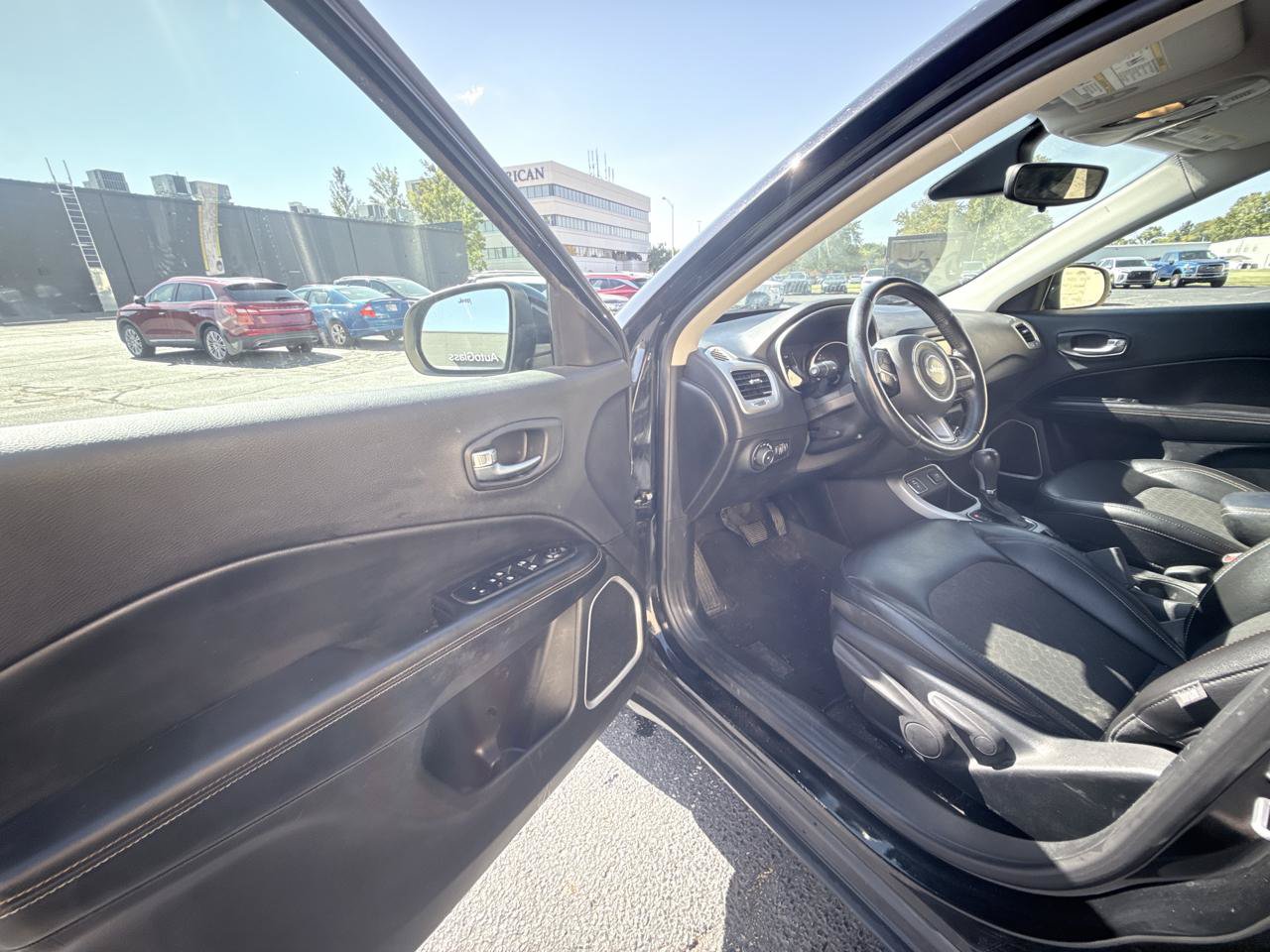 Used 2018 Jeep Compass Latitude FWD image 7