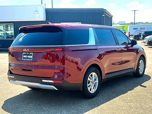 Used 2024 Kia Carnival LX image 8