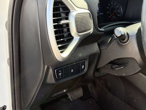 Certified 2022 Kia Soul LX FWD image 8