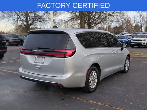 Certified 2024 Chrysler Pacifica Touring-L image 5