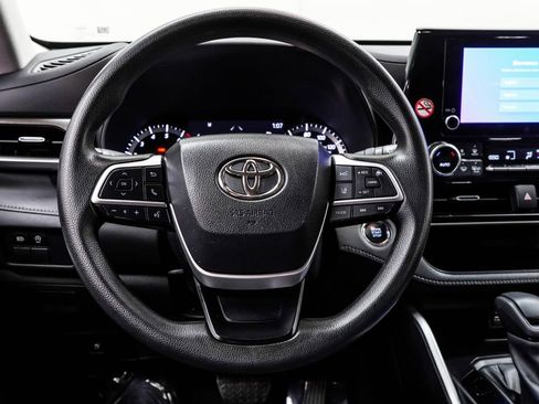 Used 2023 Toyota Highlander L FWD image 23