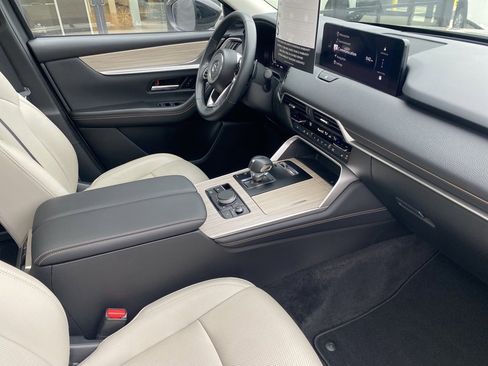 Certified 2025 MAZDA CX-70 Plug-In Hybrid w/ Premium Pkg image 10