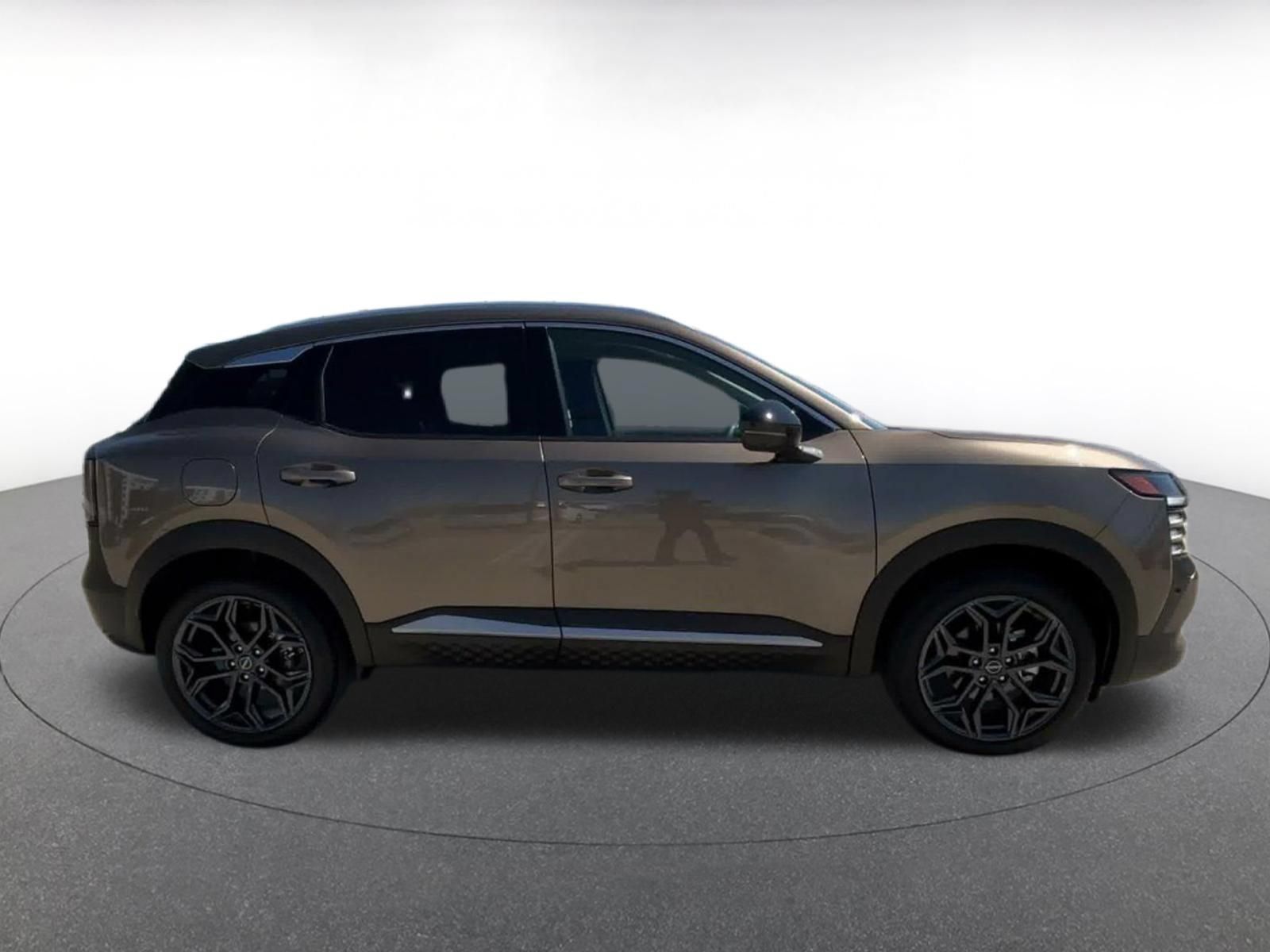 Used 2026 Nissan Kicks SR AWD/4WD image 15