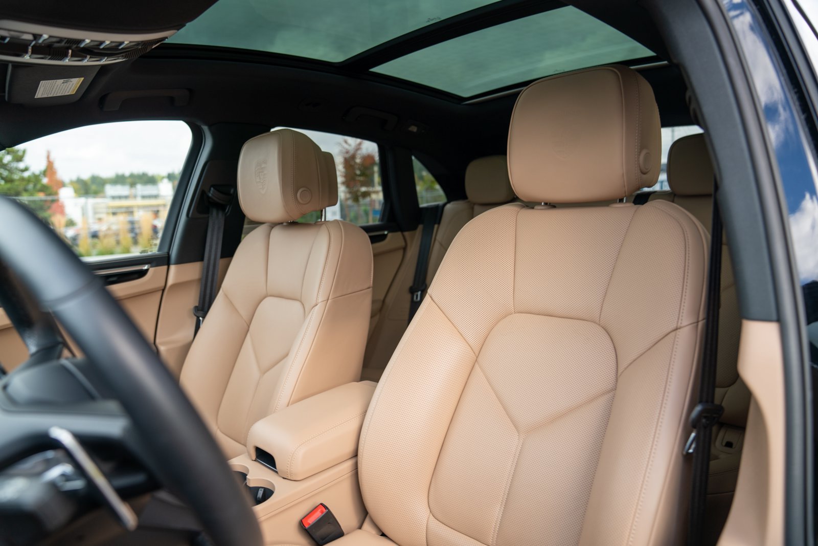 Certified 2026 Porsche Macan AWD/4WD image 5