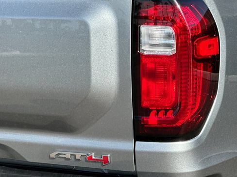 Certified 2023 GMC Canyon AT4 w/ AT4 Premium Package AWD/4WD image 27