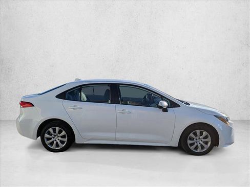 Used 2023 Toyota Corolla LE image 4