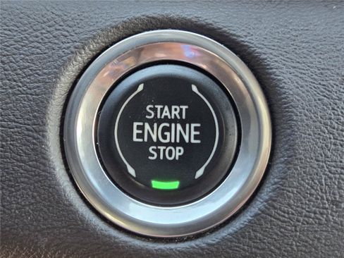 Used 2021 Cadillac Escalade Premium Luxury RWD image 19