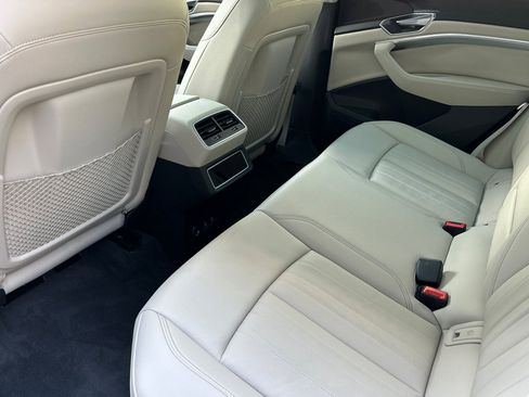 Used 2022 Audi e-tron Premium image 12