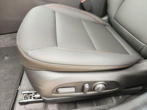 New 2026 Chevrolet Trax RS w/ Sunroof Package FWD image 18